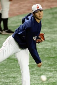 投球練習をしている大谷翔平選手の画像