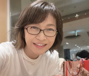 田中美佐子がラーメンを食べる画像