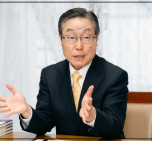 田中富広会長がインタビューに応じているときの画像