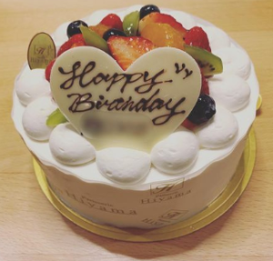 鳩山紀一郎さんが嫁の誕生日に買ったケーキの画像