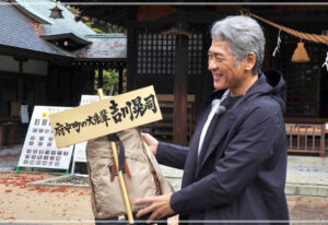 吉川晃司さんがテレビのキャンプ企画に出演した時の画像